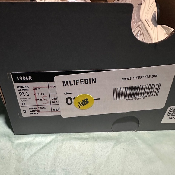 New Balance 1906R size 9.5 beige tan light brown versatile M1096RL - Picture 2 of 2